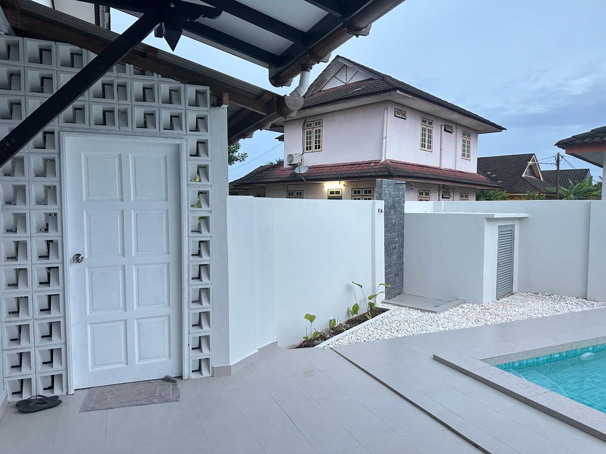 Home In Terengganu With Private Pool Kuala Terengganu Exteriör bild