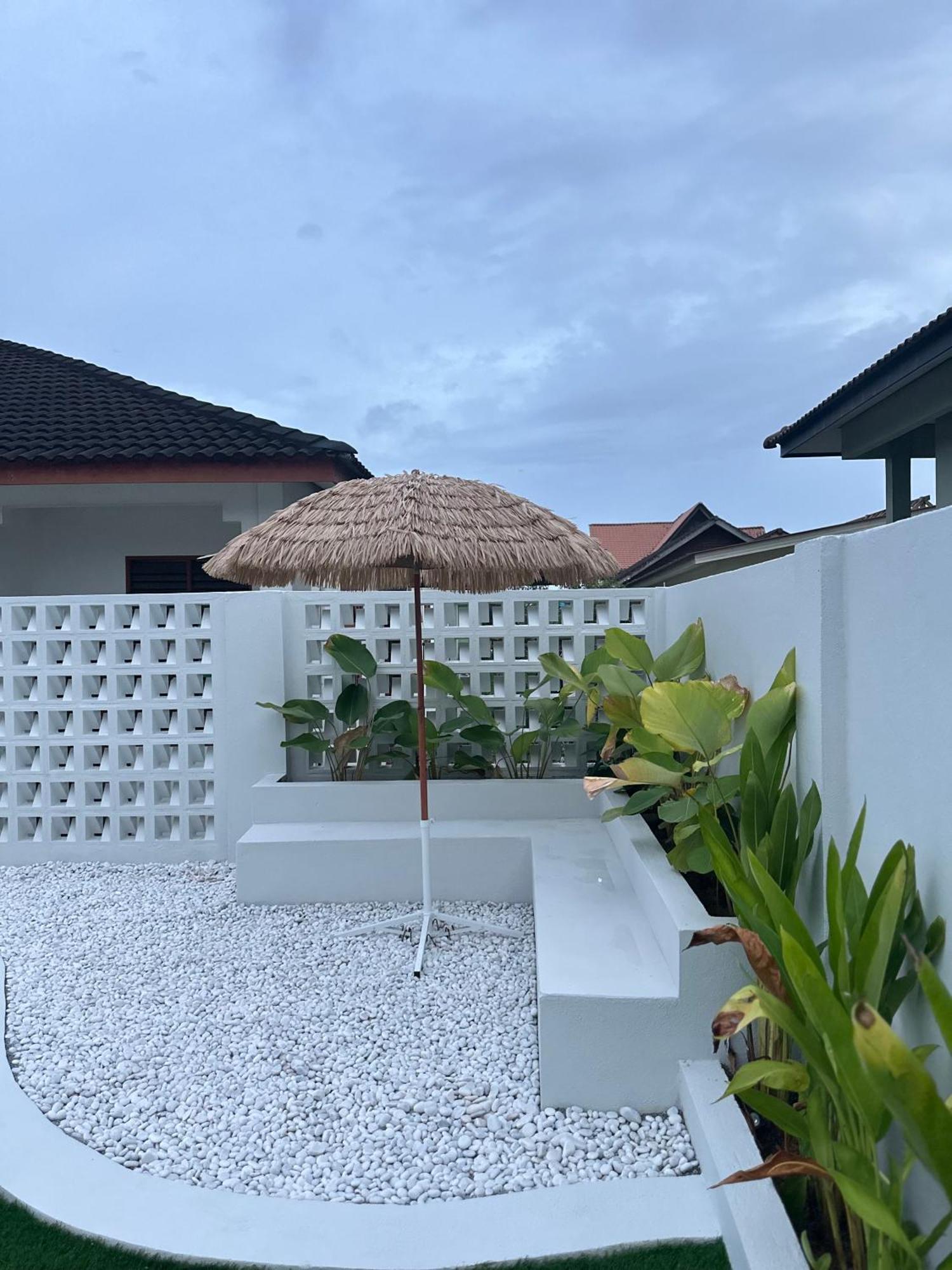 Home In Terengganu With Private Pool Kuala Terengganu Exteriör bild